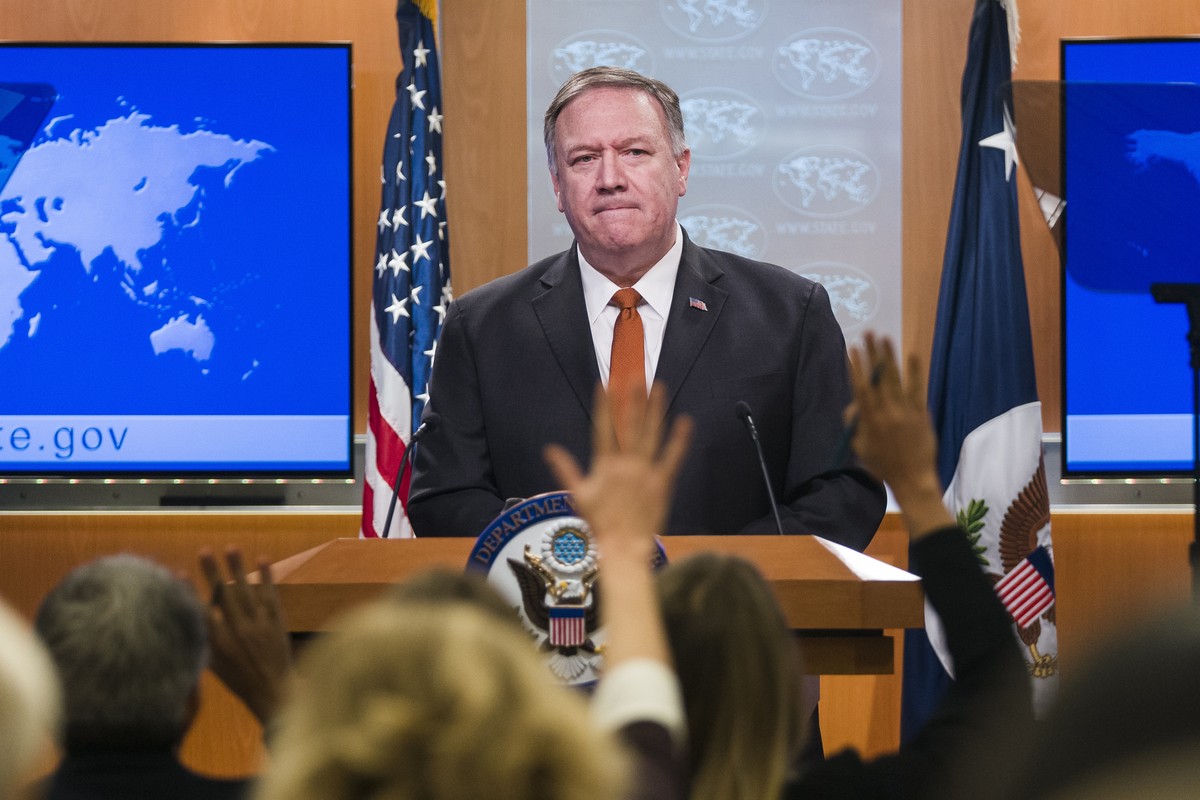 epa08027058 US Secretary of State Mike Pompeo speaks to the media about numerous issues, including the impeachment inquiry and economic protests in Iran, from the State Department in Washington, DC, U ...