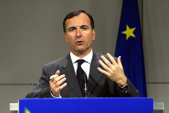 20070627 - BRUSSELS, BELGIUM: EC Vice President Franco Frattini talks during a press conference during the Commission monitoring report on Bulgaria and Romania, Wednesday 27 June 2007 in Brussels. *** ...