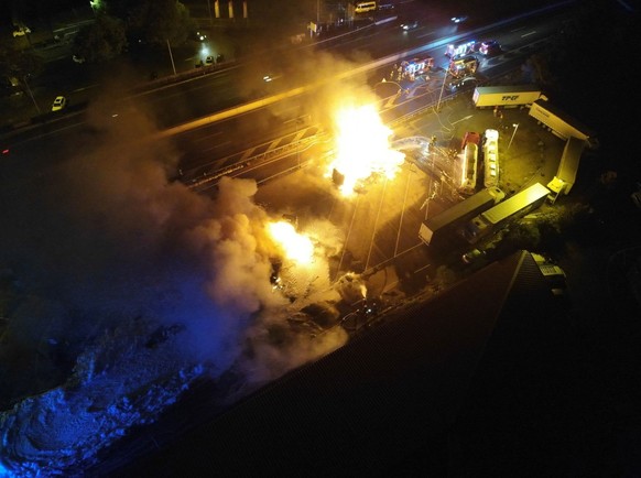 Trucks in Pratteln komplett ausgebrannt.