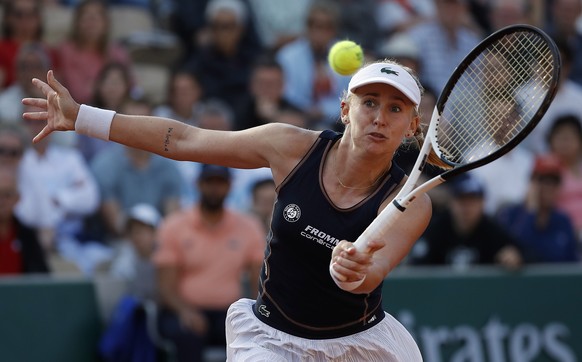 epa09980617 Jil Teichmann of Switzerland in action during her women&#039;s third round match against Victoria Azarenka of Belarus during the French Open tennis tournament at Roland Garros in Paris, Fr ...