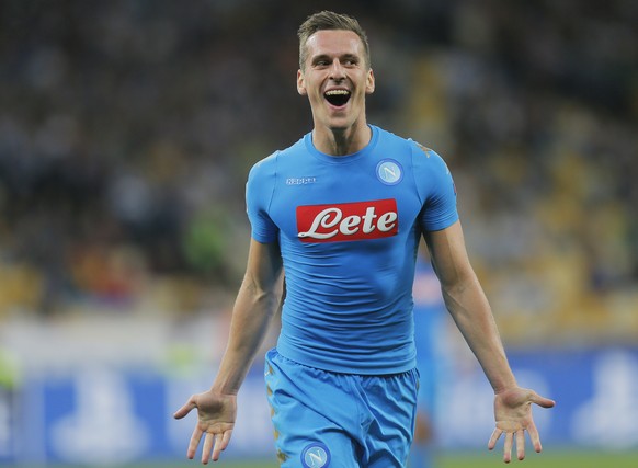 Napolis Arkadiusz Milik celebrates after scoring his second goal over Dynamo Kiev&#039;s Domagoj Vida during the Champions League Group B soccer match between Dynamo Kiev and Napoli at the Olympiyski ...