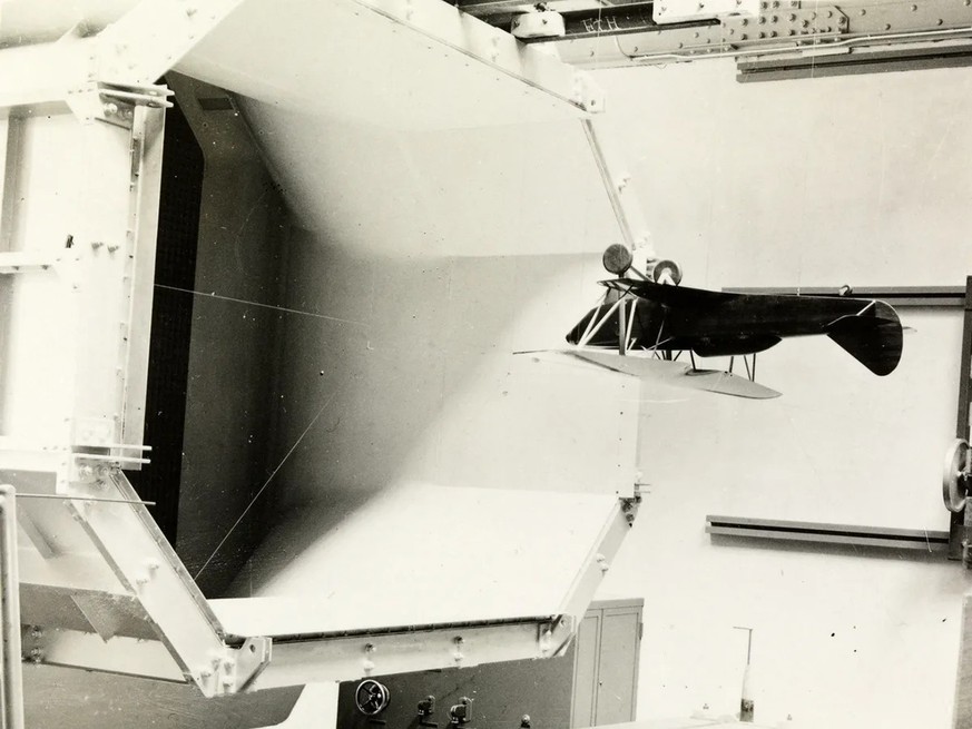 Windkanaluntersuchung an einem C-35-Flugzeugmodell, 1935.
http://doi.org/10.3932/ethz-a-000067849