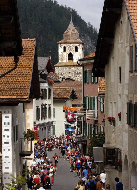 Das Dorf Bergün GR beim Swiss Alpine Marathon 2005.