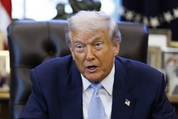 epa12532470 US President Donald Trump speaks during a meeting with White House Task Force on the FIFA World Cup 2026 at the White House in Washington, DC, USA, 17 November 2025. EPA/WILL OLIVER / POOL