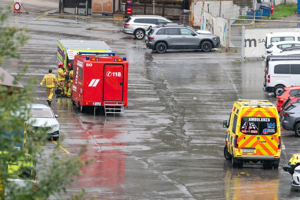Quinto: Rescue workers and police officers have arrived at the scene of the explosion at the Ritom Hydroelectric Power Station. The incident occurred this morning, for reasons that have not yet been e ...