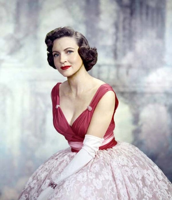 Betty White, 1957. http://www.scoopnest.com/user/NotableHistory/761268022409474048