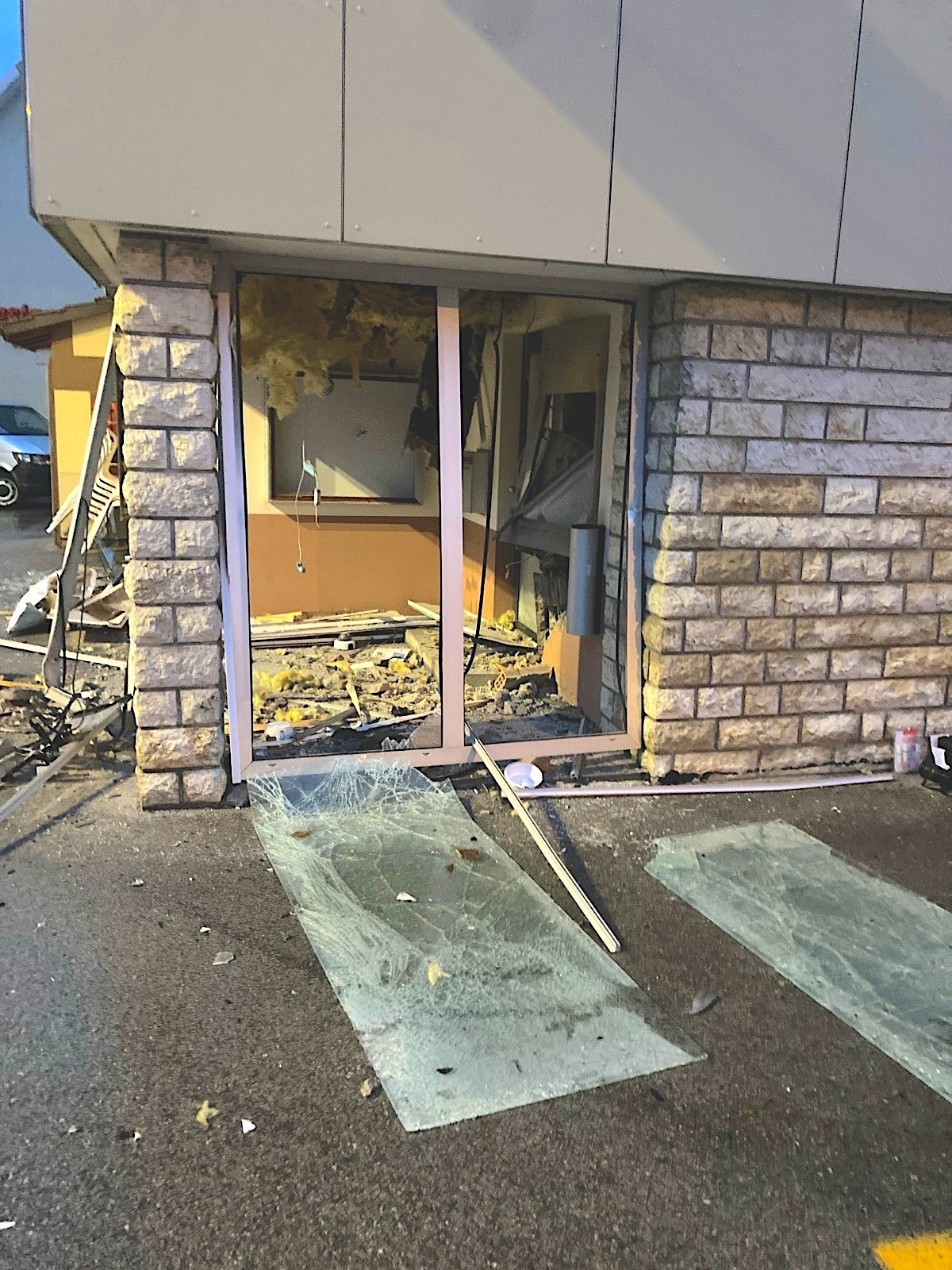 Une attaque à l'explosif a visé un bancomat de la BCN à La Brévine (NE).
