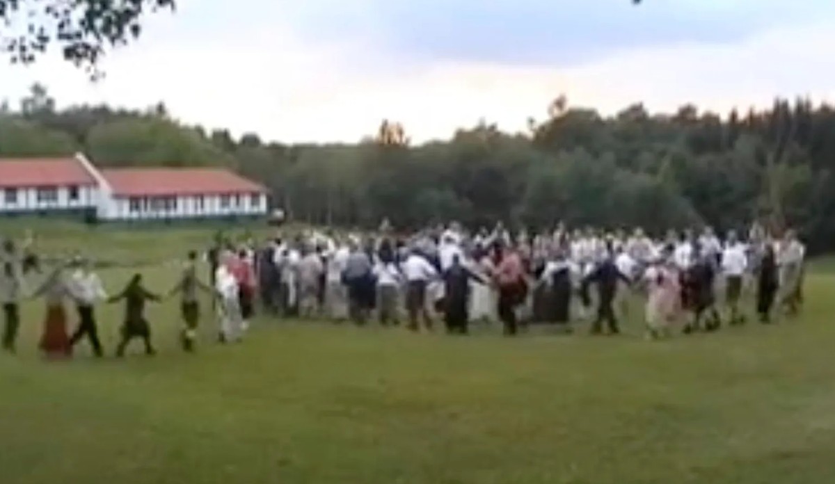 Treffen der «Artgemeinschaft» im Sommer 2006 (Screenshot aus einem Propagandavideo auf YouTube).