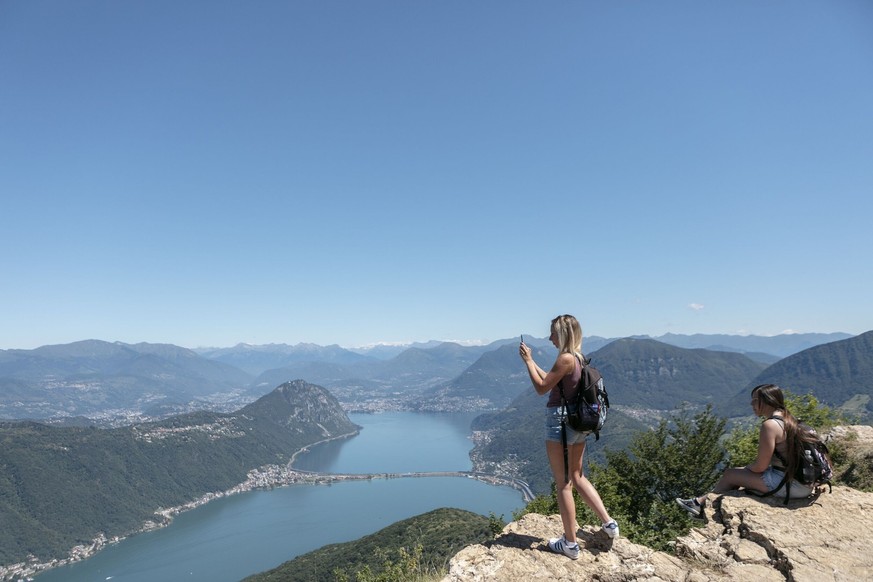 Frühlingswanderung Schweiz Monte San Giorgio Beste Wanderung Auf dem Gipfel