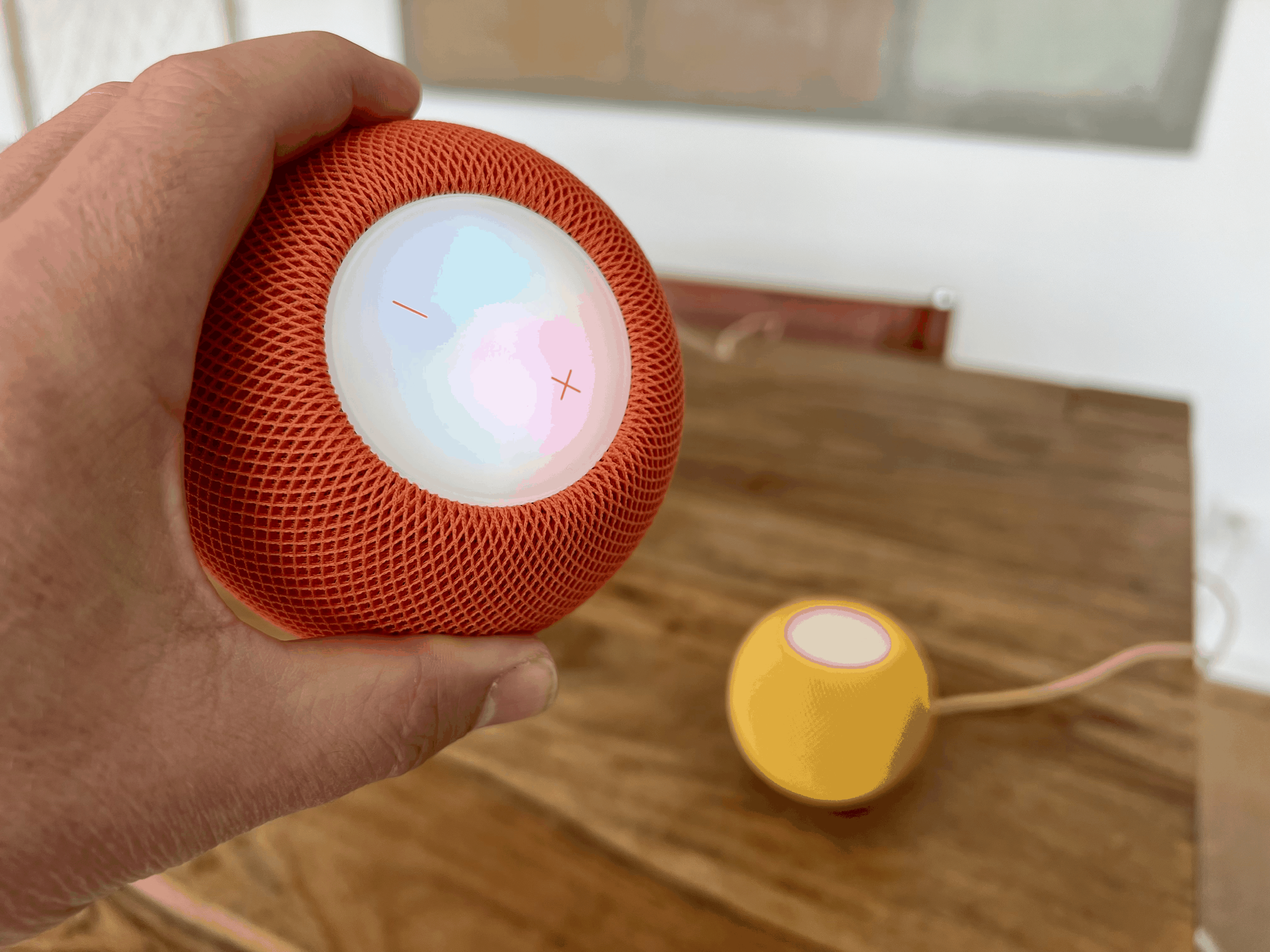 Der Smart-Lautsprecher HomePod Mini von Apple ist ab sofort (25. März 2022) auch in der Schweiz, mit Schweizer Stecker, erhältlich.