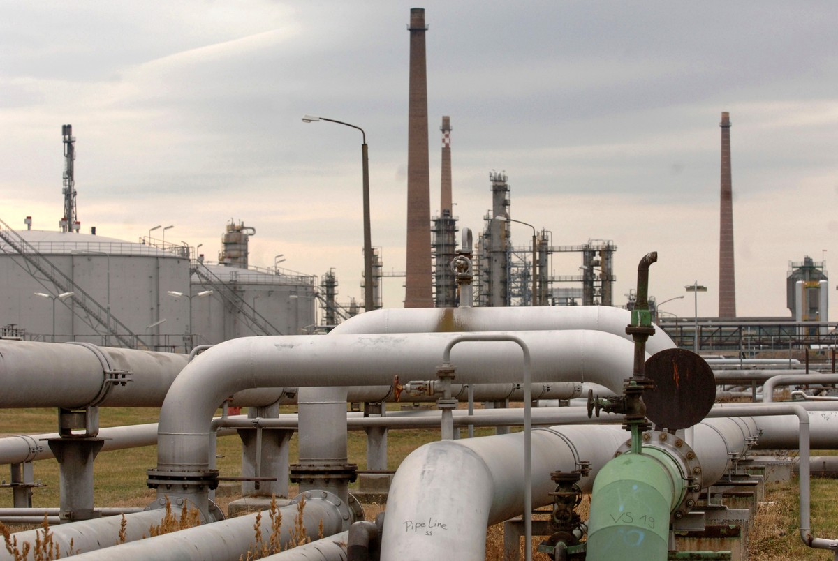 FILE - A general view of a pumping station at the end of the Druzhba oil pipeline in the east German refinery PCK in Schwedt, Wednesday, Jan. 10, 2007. (AP Photo/Sven Kaestner, File)
Hungary Ukraine D ...
