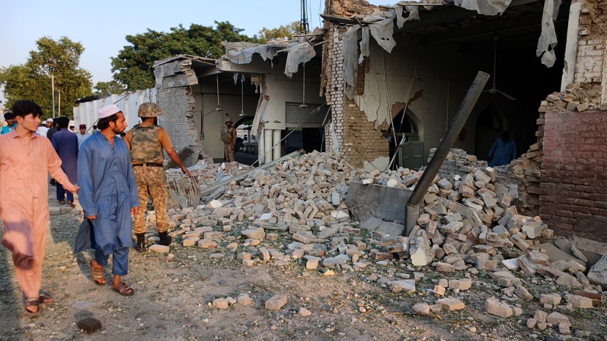 epa13248077 Security officials inspect the site of a blast at a mosque near the Old Police Lines in Kohat district of Khyber Pakhtunkhwa (KP), Pakistan, 18 September 2026. Several people were killed a ...