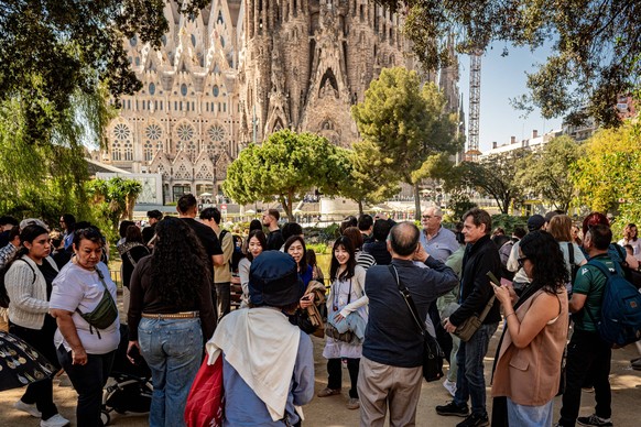 March 25, 2026, Barcelona, Spain: Tourists gather at a viewpoint overlooking the Nativity facade of the Sagrada Familia in Barcelona, one of the city s busiest landmarks and a focal point of mass tour ...