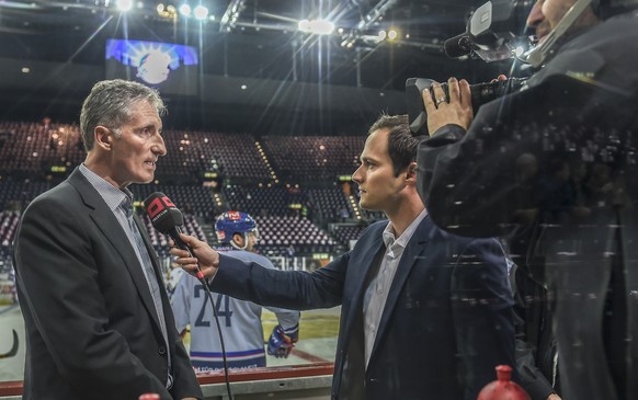 09.10.2015; Zurich; Eishockey NLA - ZSC Lions - HC Davos;
ZSC CEO Peter Zaher beim Interview mit Teleclub 
(Andy Mueller/freshfocus)