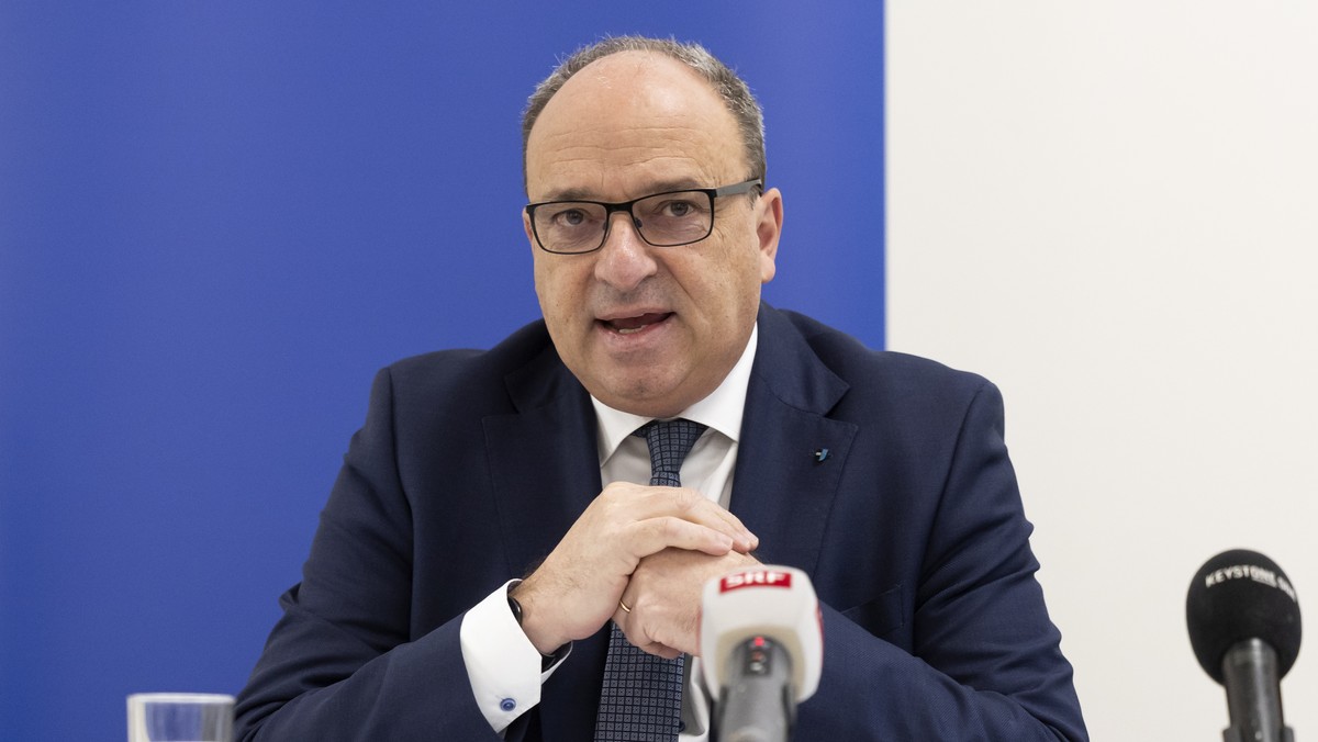 Regierungsrat Markus Dieth, Vorsteher Departement Finanzen und Ressourcen des Kantons Aargau und Praesident KdK, spricht waehrend einer Medienkonferenz der Konferenz der Kantonsregierungen (KDK) mit N ...