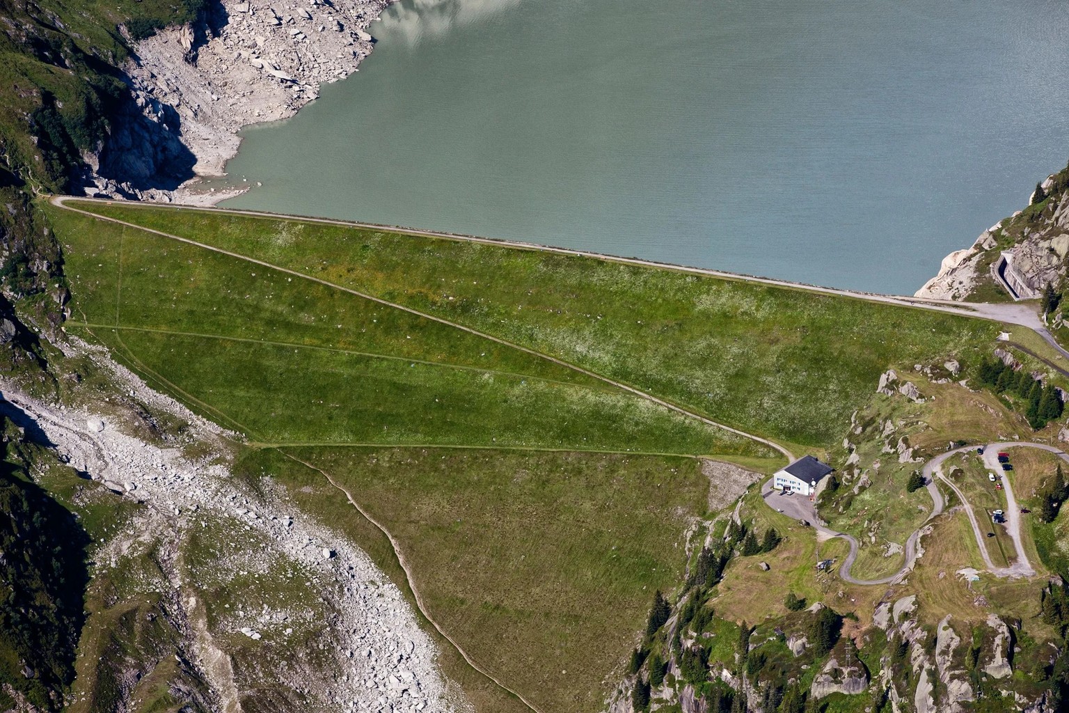 Eines von 16 prioritären Wasserkraftprojekten: Die Erhöhung des Damms auf der Göscheneralp – doch das Projekt ist laut Axpo «wirtschaftlich äusserst herausfordernd».