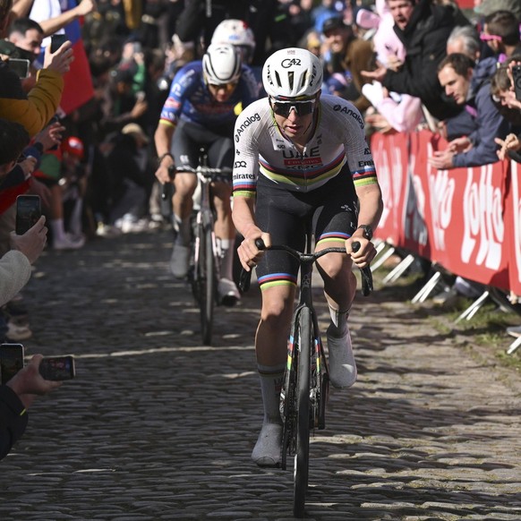 Ronde van Vlaanderen 2026 Cycling Race OUDENAARDE, BELGIUM - APRIL 05 : Pogacar Tadej SLO of UAE Team Emirates - XRG, Van Der Poel Mathieu NED of Alpecin - Premier Tech during the 110th edition of Ron ...