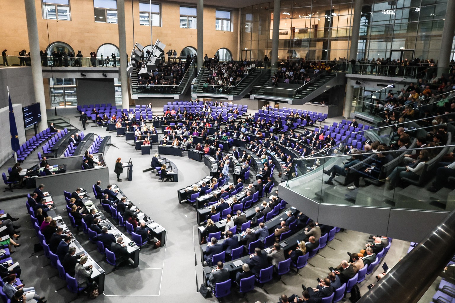epa12571729 General view of the 48th session of the German parliament, the Bundestag, in Berlin, Germany, 05 December 2025. The Bundestag is scheduled to vote on the government&#039;s draft law to mod ...