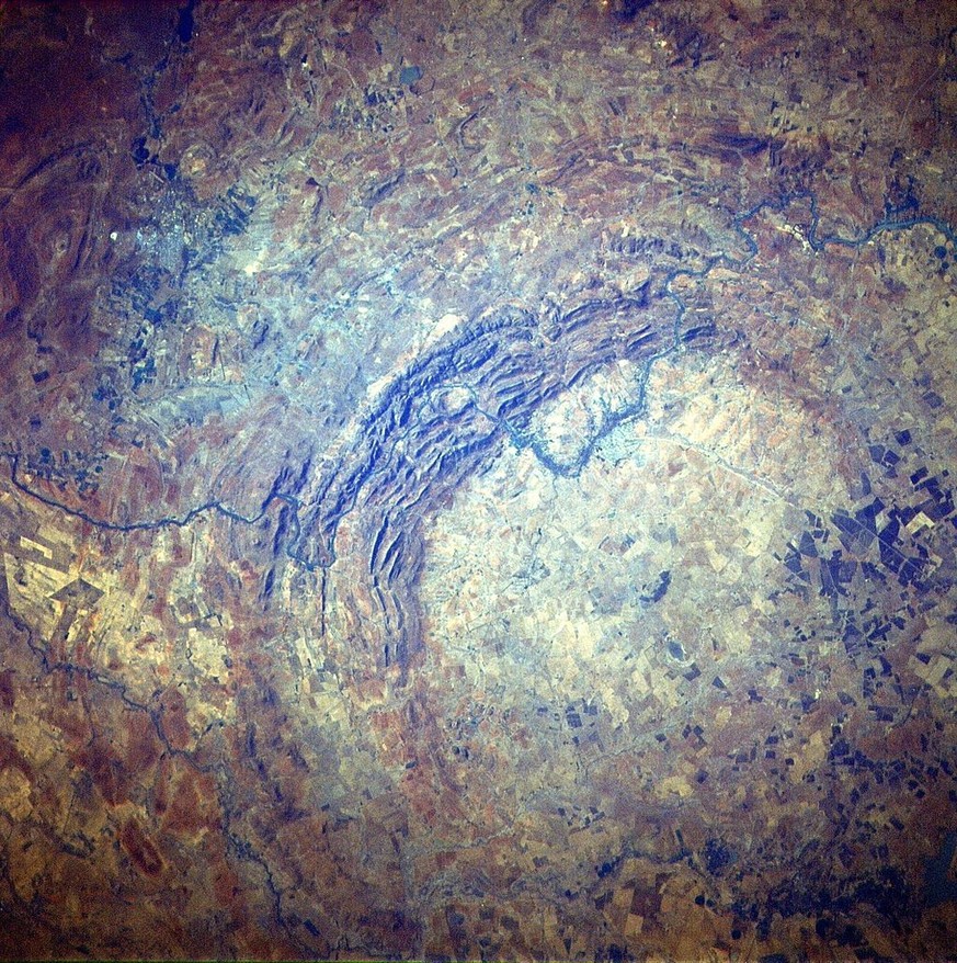 Vredefort Dome, Free State, South Africa. Image #STS51I-33-56AA.
https://de.wikipedia.org/wiki/Vredefort-Krater#/media/Datei:Vredefort_Dome_STS51I-33-56AA.jpg