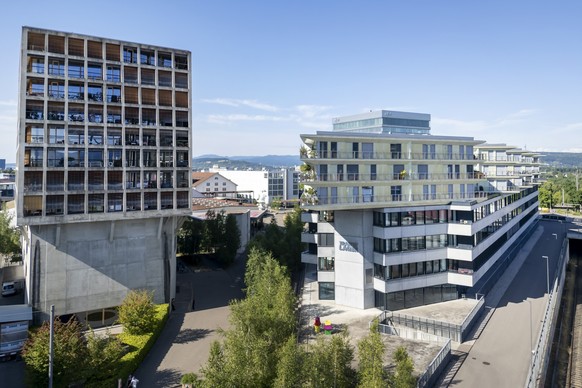 Luftaufnahme vom Gebaeude Helsinki Dreispitz, ein von Herzog und de Meuron initiiertes und mit der St. Galler Firma Senn IFA AG entwickeltes Projekt fuer ein Lagerhaus, Bueroflaechen und Wohnungen, li ...