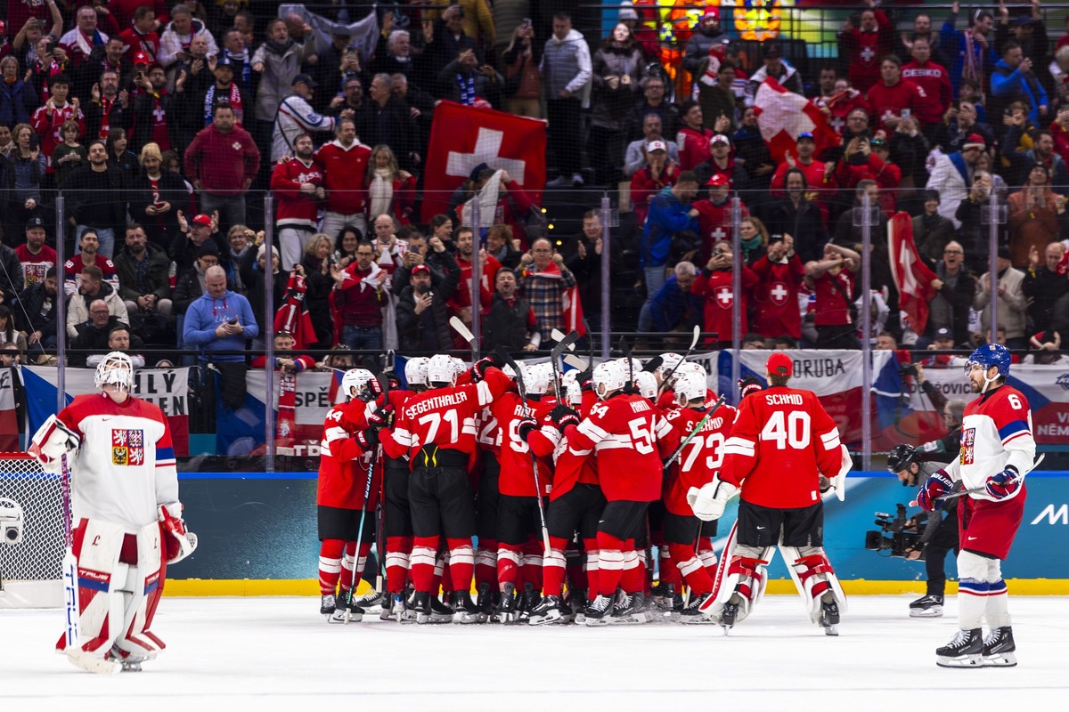 KEYPIX - Switzerland's players celebrate the game winner goal of Dean Kukan, during the overtime of the men's group A preliminary round game between Switzerland and Czech Republic at the 202 ...