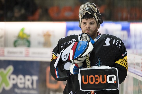 Fribourgs Torhueter Benjamin Conz reagiert nach der 3-5 Niederlage, waehrend dem Eishockey-Qualifikationsspiel der National League A zwischen dem HC Fribourg-Gotteron und dem HC Davos, am Samstag, 14. ...