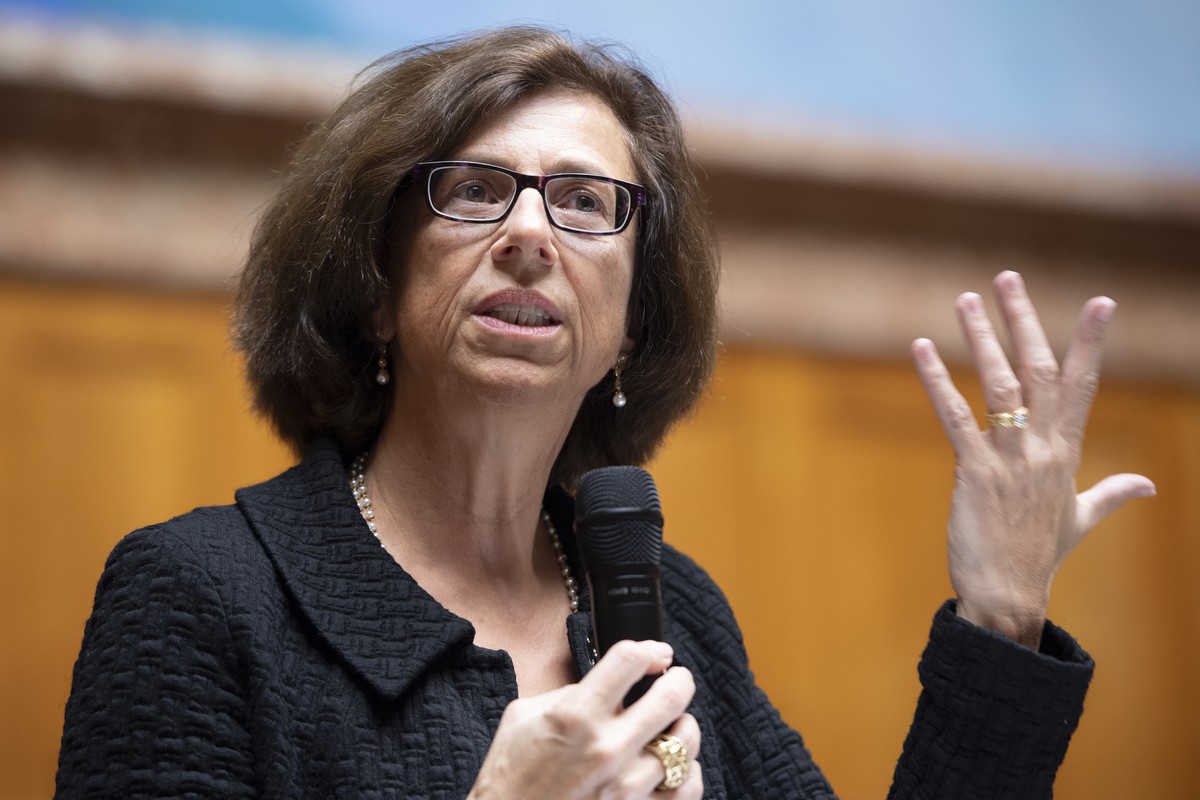 Ursula Keller, Professorin am "Institute of Quantum Electronics", ETH Zuerich spricht waehrend eines Oeffentlichen Podiumsgespraechs betitelt als "berufe: frauen koennen alles", im ...