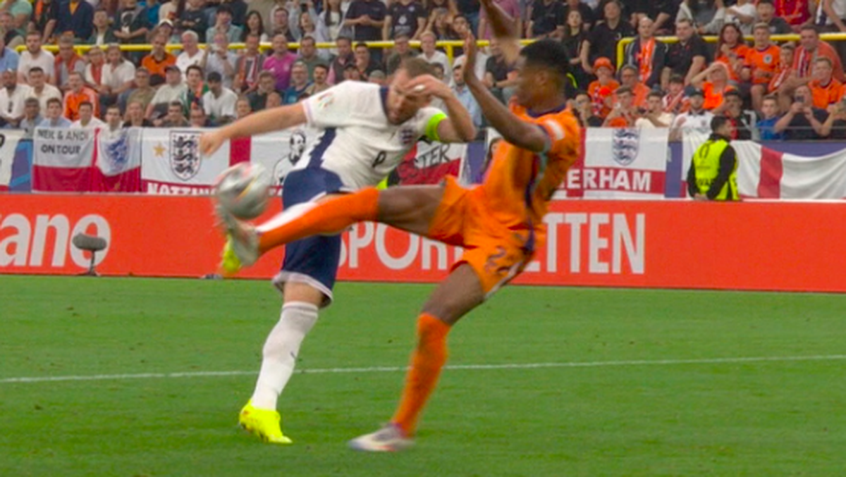 Kane Dumfries EM-Halbfinal 2024 England – Niederlande Penalty Foul