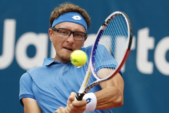 Uzbekistan&#039;s Denis Istomin return a shot against China&#039;s Wu Yibing during the tennis men single final at the 18th Asian Games in Palembang, Indonesia, Saturday, Aug. 25, 2018. (AP Photo/Vinc ...