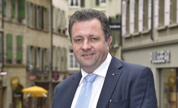 le candidat UDC Jacques Nicolet pose apres une conference de presse organisee par la liste de centre-droite au Conseil dEtat. Ce mardi 21 mars 2017, a Lausanne. (KEYSTONE/Christian Brun)