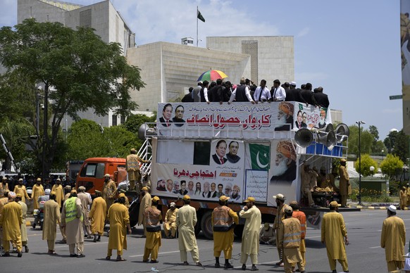 Supporters of the Pakistan Democratic Movement, an alliance of the ruling political parties, take part in a rally outside the Supreme Court in Islamabad, Pakistan, Monday, May 15, 2023. Convoys of buses and…