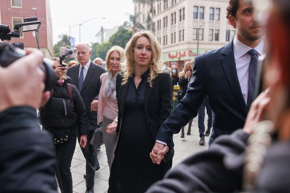 epa10313033 Elizabeth Holmes (center), the founder of the failed blood-testing startup Theranos, arrives at the Robert F. Peckham Federal Building and U.S. Courthouse for her sentencing hearing in S...