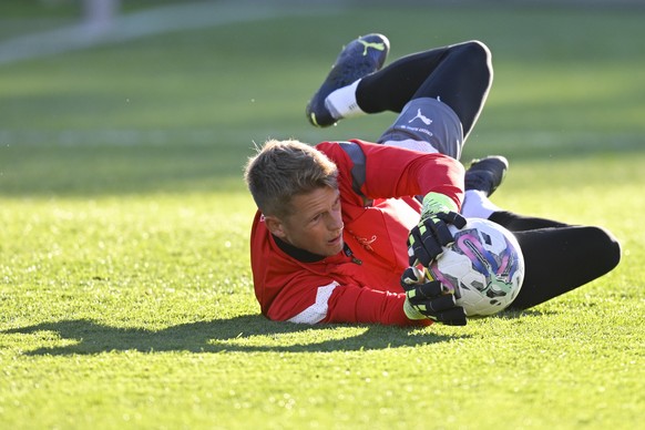 Goalie Jonas Omlin im Training der Schweizer Fussball Nationalmannschaft, am Montag, 19. September 2022, in Bad Ragaz. Die Nationalmannschaft ist vor Ort im Trainingslager. (KEYSTONE/Gian Ehrenzeller)