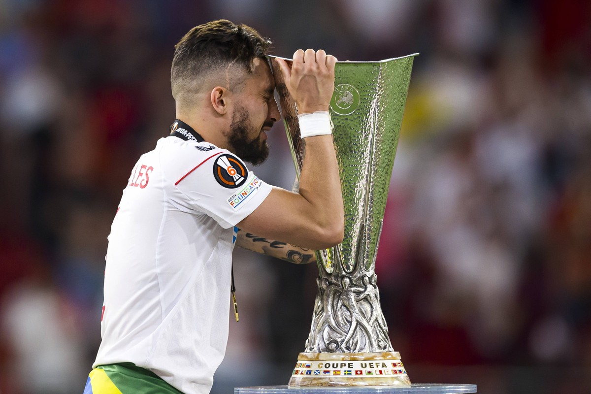 Sevilla FC v AS Roma - UEFA Europa League Alex Telles of Sevilla FC kisses the trophy cupduring the award ceremony following the UEFA Europa League final football match between Sevilla FC and AS Roma. ...