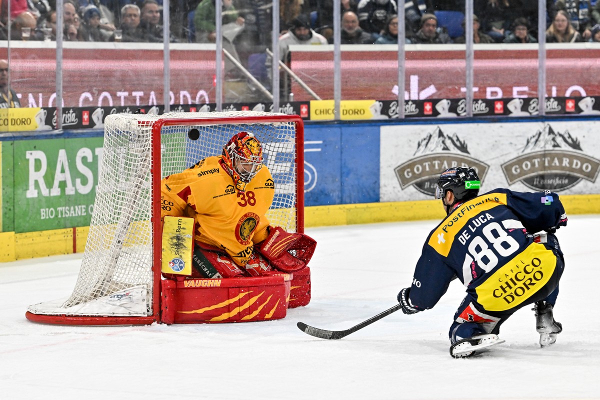 Tommaso De Luca (HCAP) scores against goalie Stephane Charlin (SCL), during the regular season of National League A (NLA) Swiss Championship 2024/25 between HC Ambri Piotta and SCL Tigers at the ice s ...