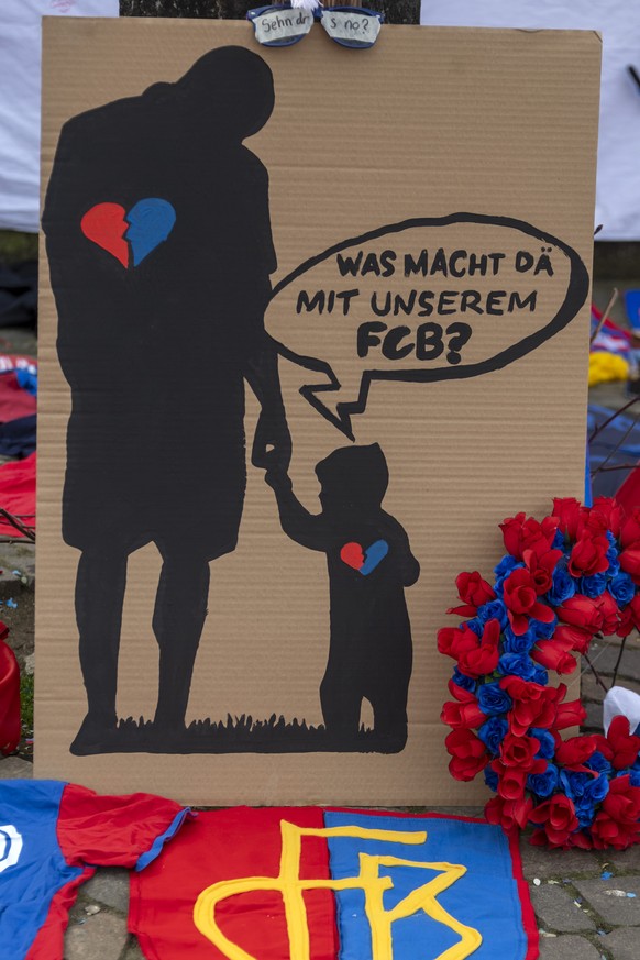 Ein FCB-Mahnmal steht auf dem Barfuesserplatz in Basel am Donnerstag, 4. Maerz 2021. Die FCB-Fans protestieren so gegen die neusten Entwicklungen und den Praesidenten des Verwaltungsrates Bernhard Bur ...