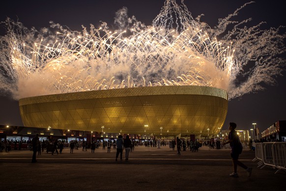 epa10372000 Fireworks above Lusail stadium before the FIFA World Cup 2022 final soccer match between Argentina and France, Lusail, Qatar, 18 December 2022. EPA/MARTIN DIVISEK