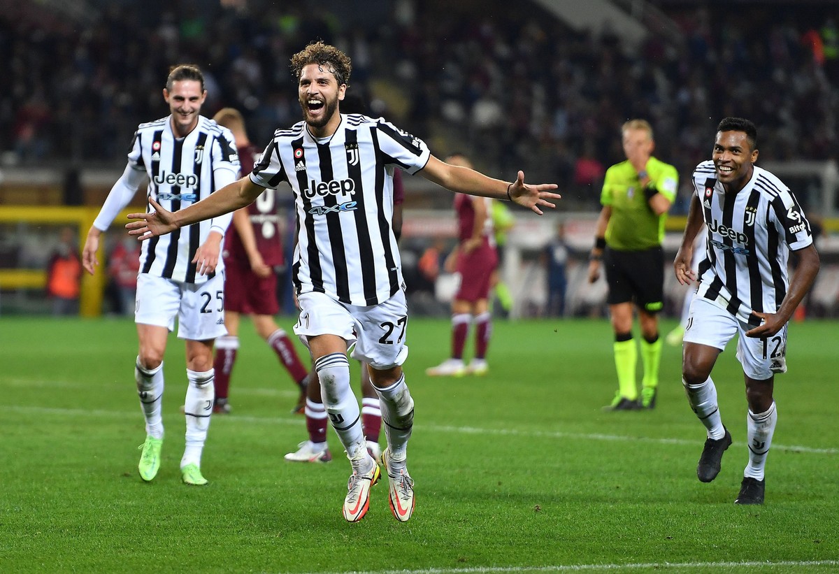 epa09502373 Juventus��� Manuel Locatelli celebrates scoring the 0-1 during the Italian Serie A soccer match Torino FC vs Juventus FC at Olimpico Grande Torino Stadium in Turin, Italy, 02 October 2021. ...
