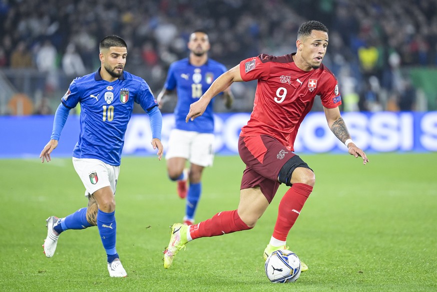 epa09579380 Switzerland&#039;s forward Noah Okafor (R) fights for the ball with Italy&#039;s forward Lorenzo Insigne during the 2022 FIFA World Cup European Qualifying Group C match between Italy and  ...