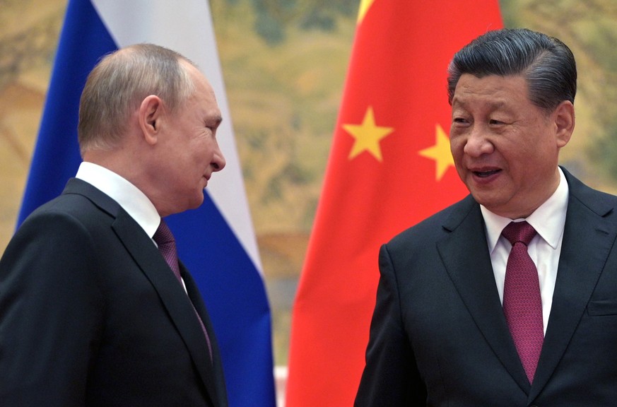 epa09726930 Russian President Vladimir Putin (L) and Chinese President Xi Jinping (R) meet in Beijing, China, 04 February 2022. Putin arrived in China on the day of the Beijing 2022 Winter Olympic Gam ...