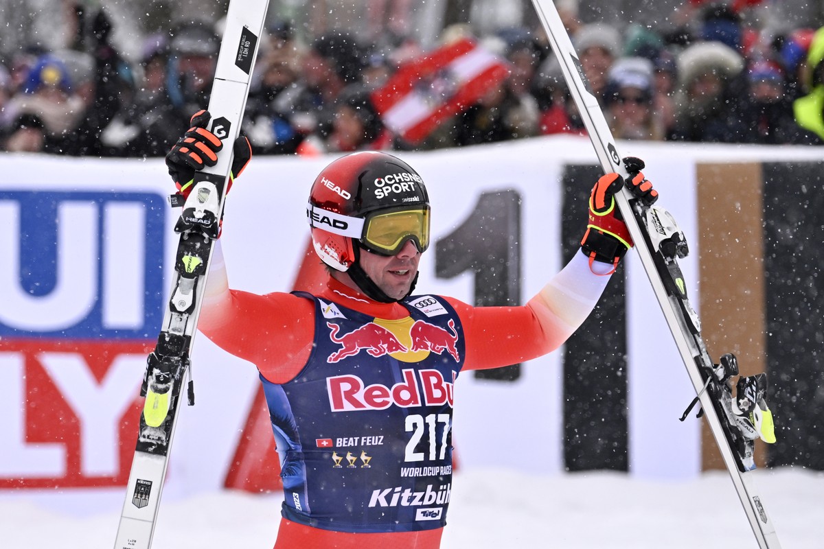epa10420138 Beat Feuz of Switzerland reacts in the finish area during his farewell race, the Men's Downhill at the FIS Alpine Skiing World Cup at the Streif ski course in Kitzbuehel, Austria, 21  ...