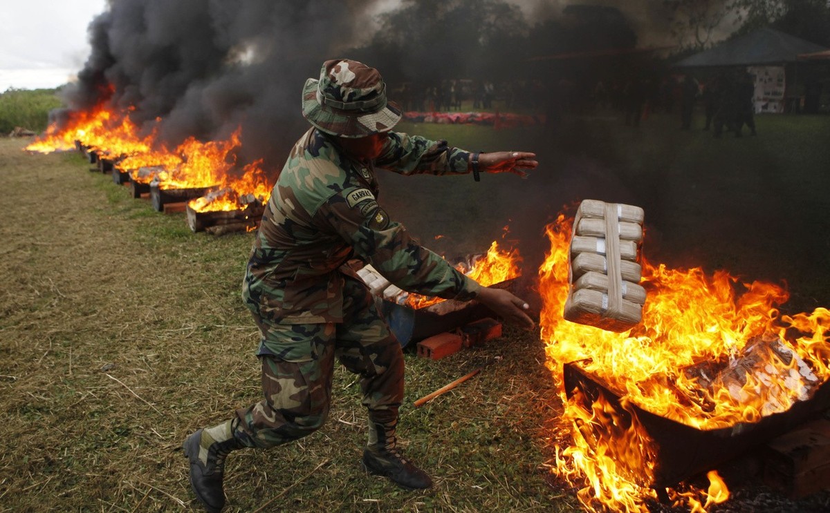 La Bolivie détruit 21,6 tonnes de cocaïne après une saisie record