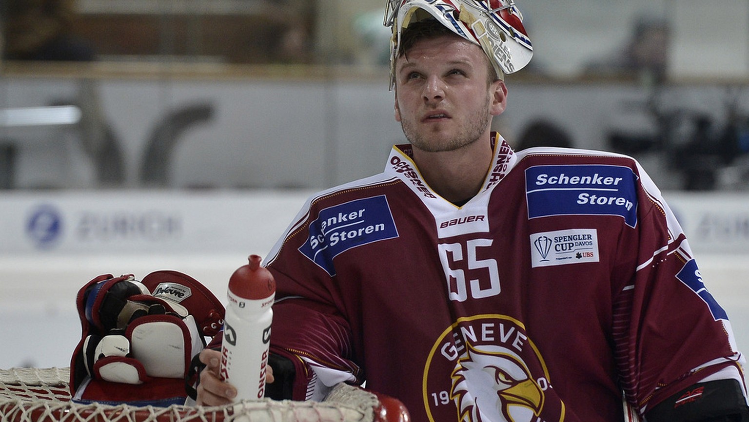 Geneve&#039;s goalkeeper Robert Mayer looks on during the game between Geneve-Servette and CSKA Moscow at the 87th Spengler Cup ice hockey tournament, in Davos, Switzerland, Saturday, December 28, 201 ...