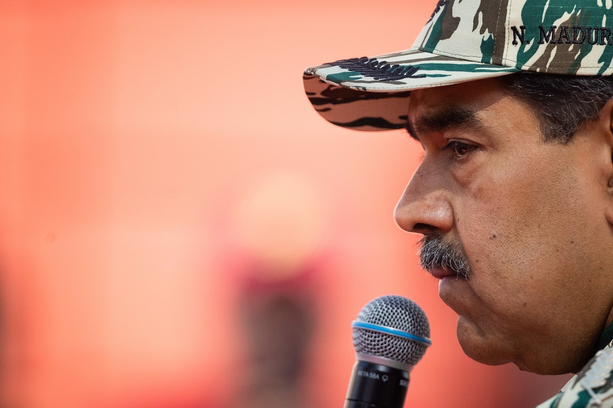 epa11277445 Venezuelan President Nicolas Maduro delivers a speech after a rally celebrating the 22nd anniversary of the return of late Venezuelan President Hugo Chavez to the presidency following a fa ...
