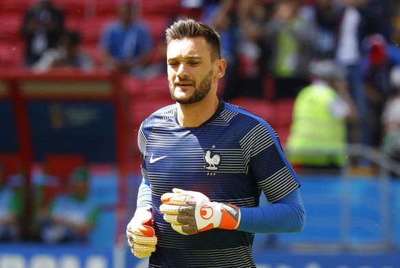 epa06812268 Goalkeeper Hugo Lloris of France warms up prior to the FIFA World Cup 2018 Group C preliminary round soccer match between France and Australia in Kazan, Russia, 16 June 2018.

(RESTRICTI ...