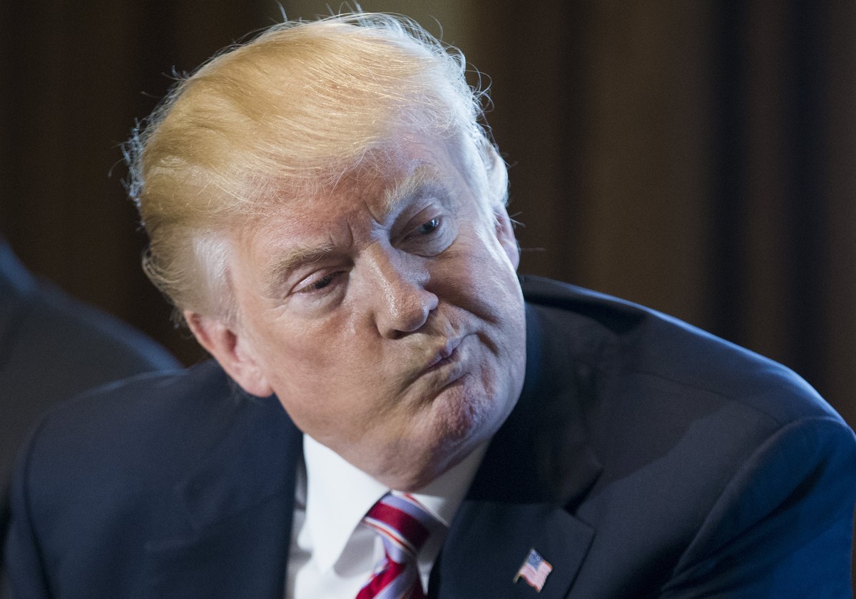 epa06522041 US President Donald J. Trump attends a meeting on trade and the economy with members of Congress, in the Cabinet Room of the White House in Washington, DC, USA, 13 February 2018. EPA/MICHA ...