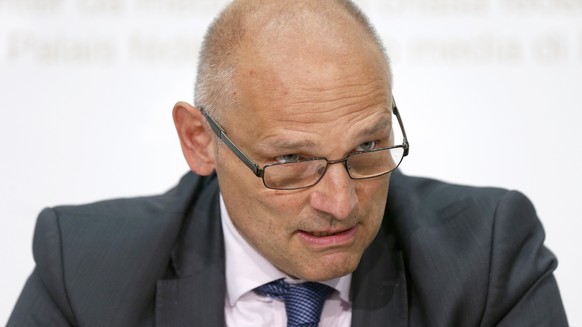 Alfred Heer, Praesident GPK-N, spricht waehrend einer Medienkonferenz am Donnerstag, 19. Mai 2016 in Bern. (KEYSTONE/Peter Klaunzer)