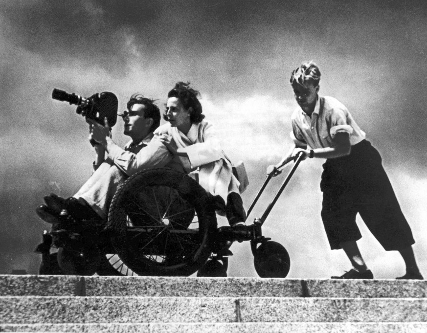 OLYMPIA DIRECTOR LENI RIEFENSTAHL ON THE CAMERA DOLLY WITH CAMERAMAN WALTER FRENTZ PICTURE FROM THE RONALD GRANT ARCHIVE OLYMPIA DIRECTOR LENI RIEFENSTAHL ON THE CAMERA DOLLY WITH CAMERAMAN WALTER FRE ...