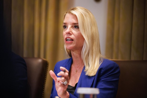 epa12225322 US Attorney General Pam Bondi participates in a cabinet meeting in the Cabinet Room of the White House in Washington, DC, USA, 08 July 2025. EPA/AARON SCHWARTZ / POOL