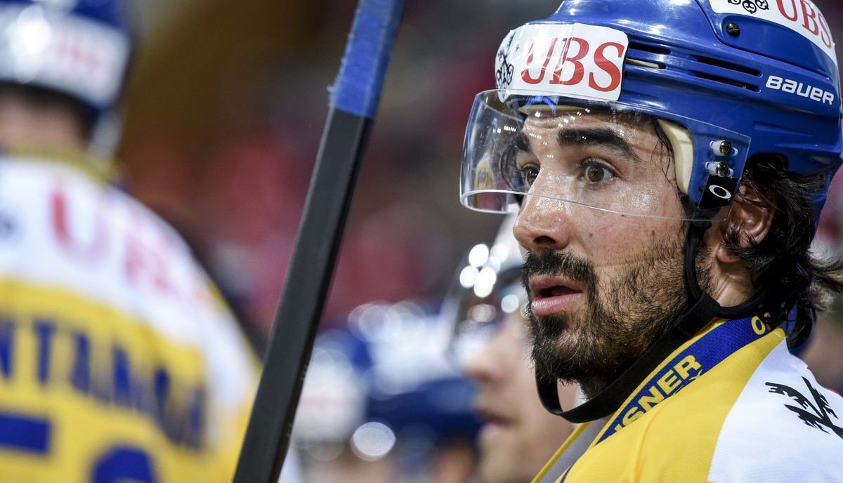 Davos' Andres Ambuehl during the game between Team Canada and HC Davos, at the 93th Spengler Cup ice hockey tournament in Davos, Switzerland, Saturday, December 28, 2019. (KEYSTONE/Melanie Duchen ...